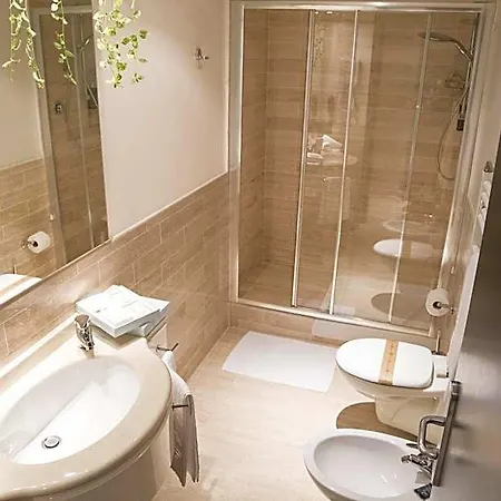 Отель Cantiani 3*